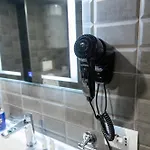 בית הארחה Cozy Loft-blloku Downtown